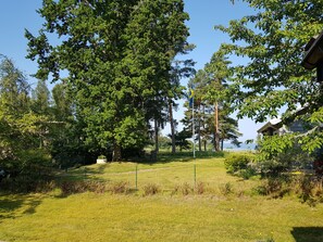 Blick von der Terrasse auf den Vänernsee
