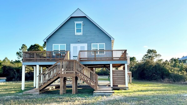 A bayside rental home with charm, steps away from the Gulf of Mexico.