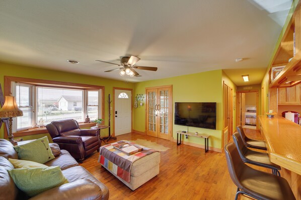 Sallisaw Vacation Rental | 2BR | 1BA | 1,008 Sq Ft | 3 Stairs Required