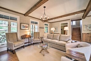 Living Room | Free WiFi
