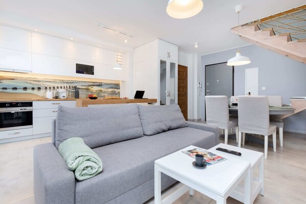 Stylish living room with coffe table. 