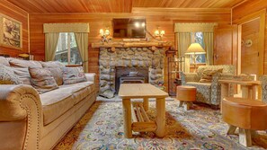 Dream Catcher Cabin-Living room