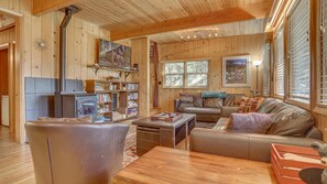 Moosewood Cabin Living room