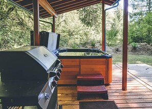 BBQ & Hot Tub