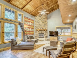 Living Room with fireplace