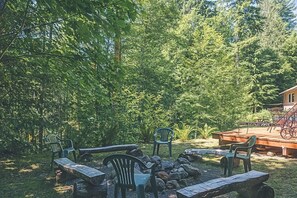 Outdoor seating area with fire pit