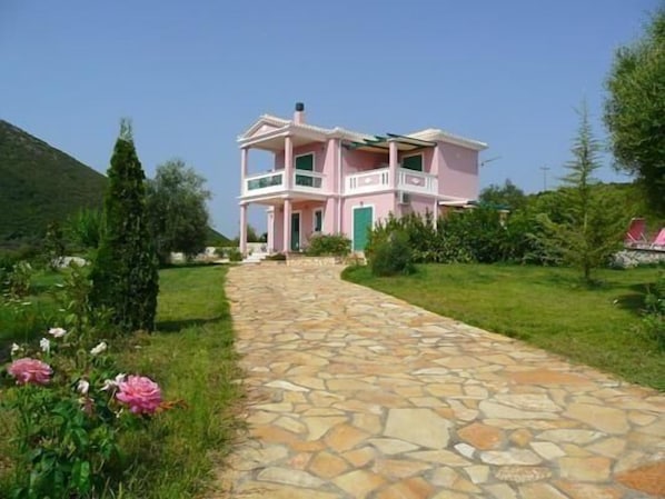villa   danae