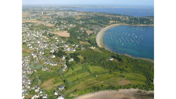 environnement du gîte avec la plage de Launay 600 m