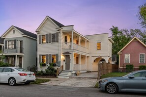 The West Grand | Luxurious Design | Pet Friendly