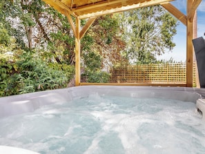 Hot tub | Woodpecker Barn - Harps Hall Barns, South Walton Highway, Wisbech