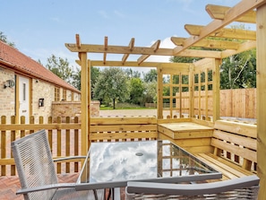 Outdoor area | Woodpecker Barn - Harps Hall Barns, South Walton Highway, Wisbech