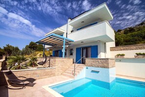 External view of the building. Villa Allegra with private heated pool and open sea view