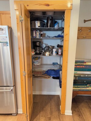 Kitchen pantry with kitchen accessories and humidifiers