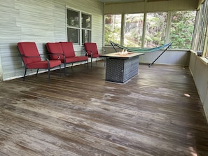 Lakeview Screened in Porch