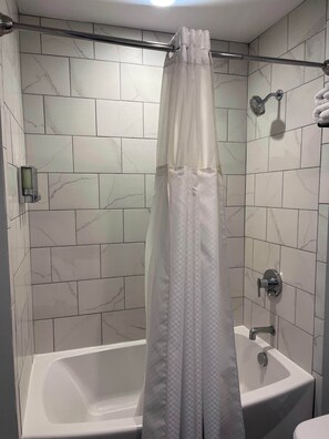 Full tub/shower