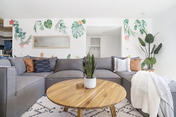 Living Room - 6 Piece Modular Couch