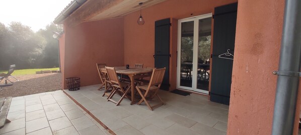 Terrasse sur le jardin