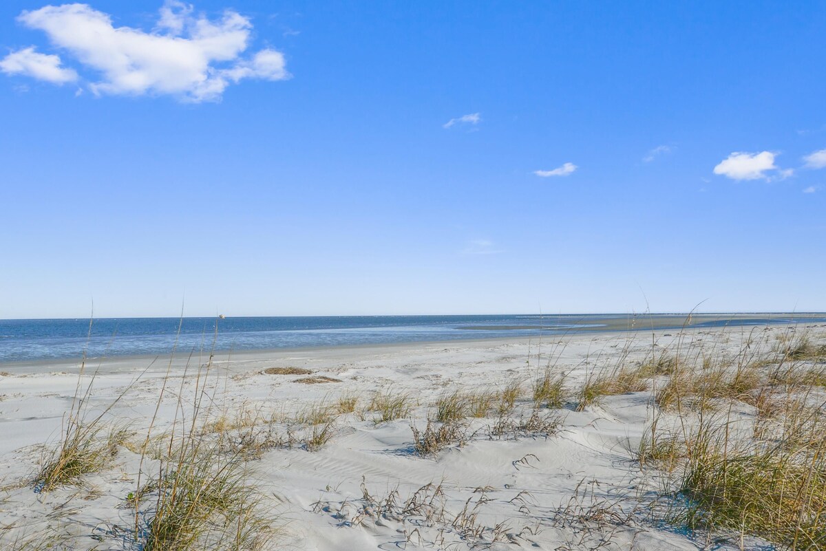 Beautiful Marsh View, Newly Renovated with New Furniture!