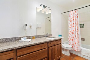 Bathroom with Bathtub/Shower Combo