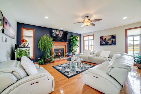 Dyer Vacation Rental | 5BR | 3BA | 4,920 Sq Ft | Stairs Required