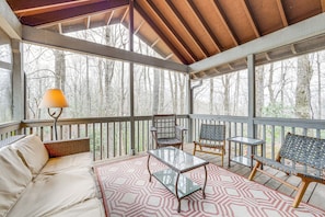 Screened Porch | 2-Story Home