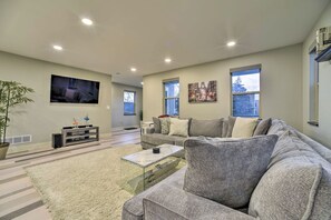 Living Room | Smart TV