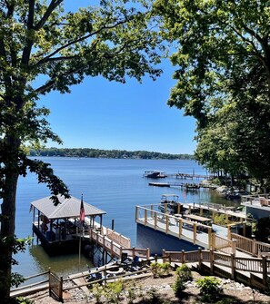 Sun deck with lounge chairs and dinning table 