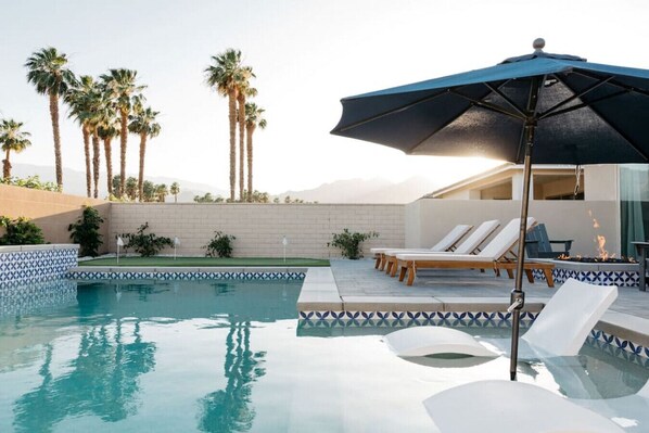 Pool days never looked so good!