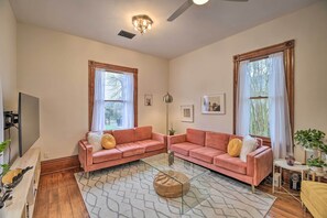 Living Room | Modern Furnishings & Décor