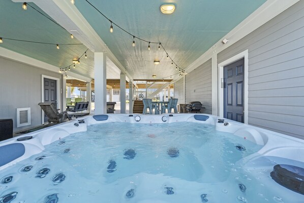 Brand new G-6 Tranquility Series 6 Person Spa make this space a paradise.