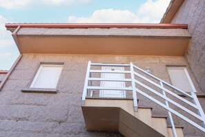 Außenseite Ferienhaus [Sommer]