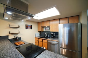 Enjoy a night eating in using this well-appointed kitchen! All of the appliances are brand-new!