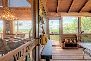 Screened-In Porch