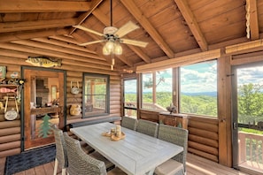 Screened-In Porch