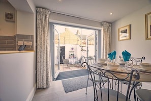 Roselyn By The Sea, Newbiggin-by-the-Sea - Host & Stay