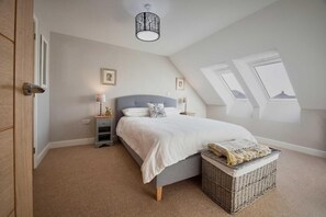 Sunflower Cottage, Seahouses - Host & Stay