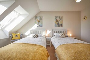 Sunflower Cottage, Seahouses - Host & Stay