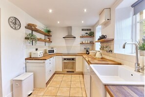 Waterleap Cottage, Ovingham - Host & Stay
