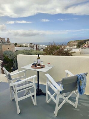 Magnificent View over the nearby vineyards and the Aegean Sea