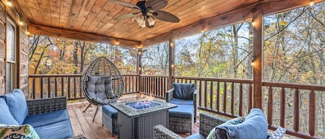 Large covered deck with fire-pit 