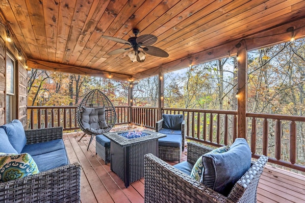 Large covered deck with fire-pit 