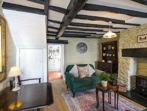Living room/dining room | Bwthyn Llys (Machynlleth Old Court House), Machynlleth