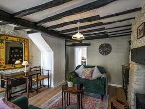 Living room/dining room | Bwthyn Llys (Machynlleth Old Court House), Machynlleth