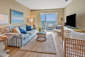 Home Decor, Furniture, Indoors, Living Room, Screen