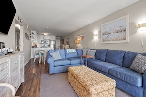 Home Decor, Furniture, Indoors, Living Room, Couch
