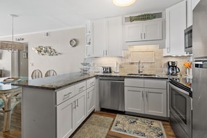 Indoors,Kitchen,Home Decor,Sink,Sink Faucet