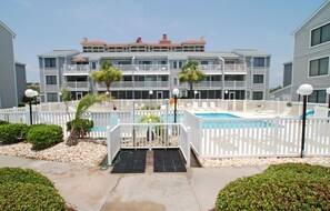City, Nature, Outdoors, Yard, Neighborhood