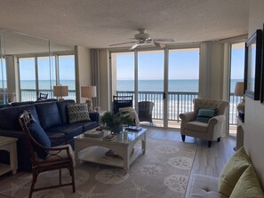 Couch,Furniture,Living Room,Indoors,Room