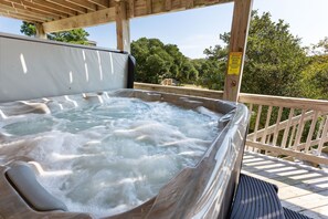 Mid level deck with hot tub