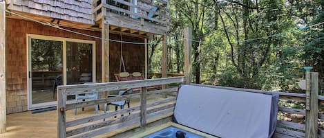 Deck surrounding Sunken Hot Tub